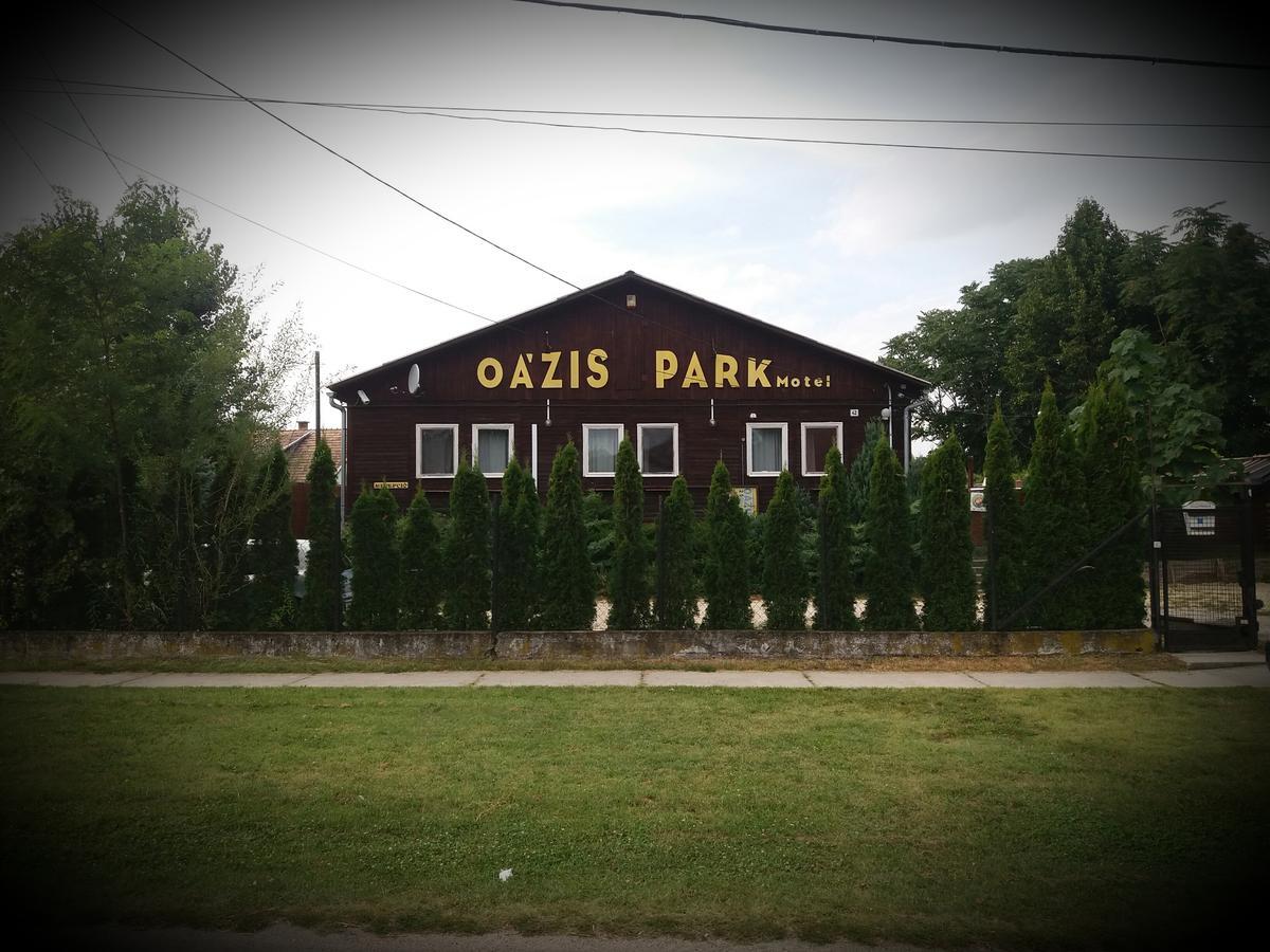 Oazis Park Motel Rackeve Exterior photo